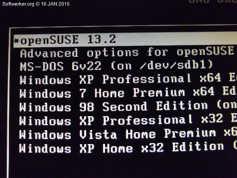 openSUSE 13.2 Boot-Menü in schwarz/weiß